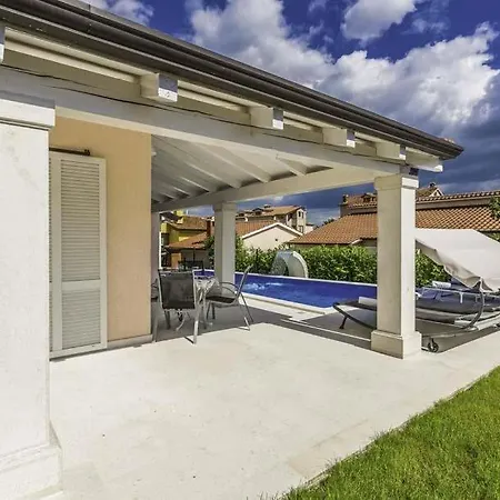 Villa Sleeps 7 Pool Air Con Wifi *