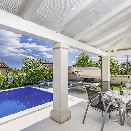 Sleeps 7 Pool Air Con Wifi Villa *