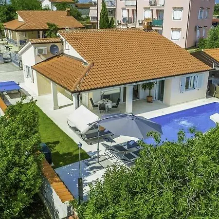 Sleeps 7 Pool Air Con Wifi Villa