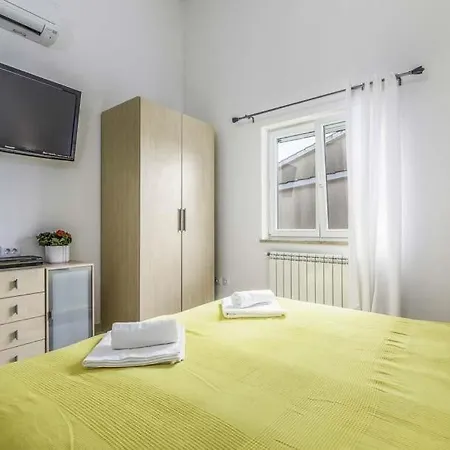Sleeps 7 Pool Air Con Wifi Žbandaj