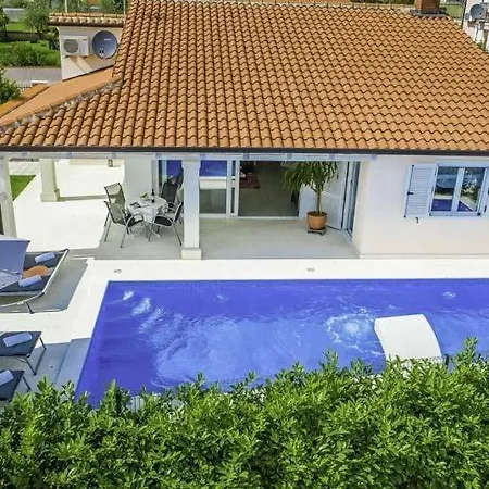 Sleeps 7 Pool Air Con Wifi Villa *
