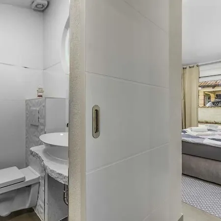 Sleeps 7 Pool Air Con Wifi Villa Žbandaj