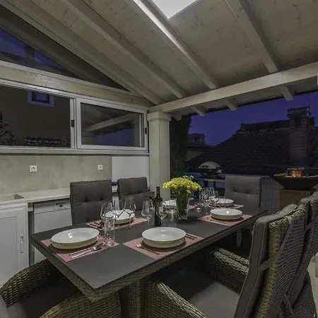 Sleeps 7 Pool Air Con Wifi