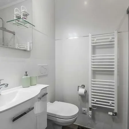 Sleeps 7 Pool Air Con Wifi Villa