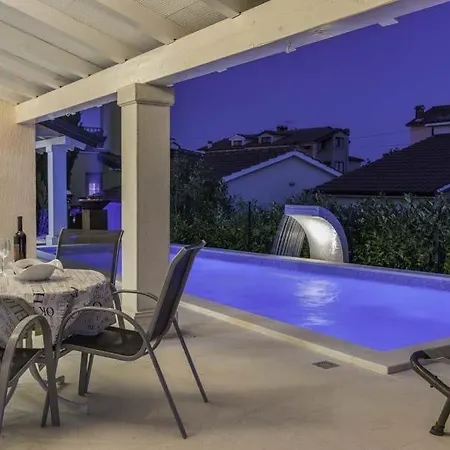 Villa Sleeps 7 Pool Air Con Wifi Žbandaj