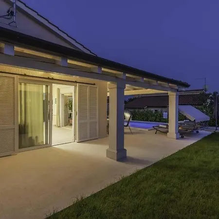 Sleeps 7 Pool Air Con Wifi Žbandaj